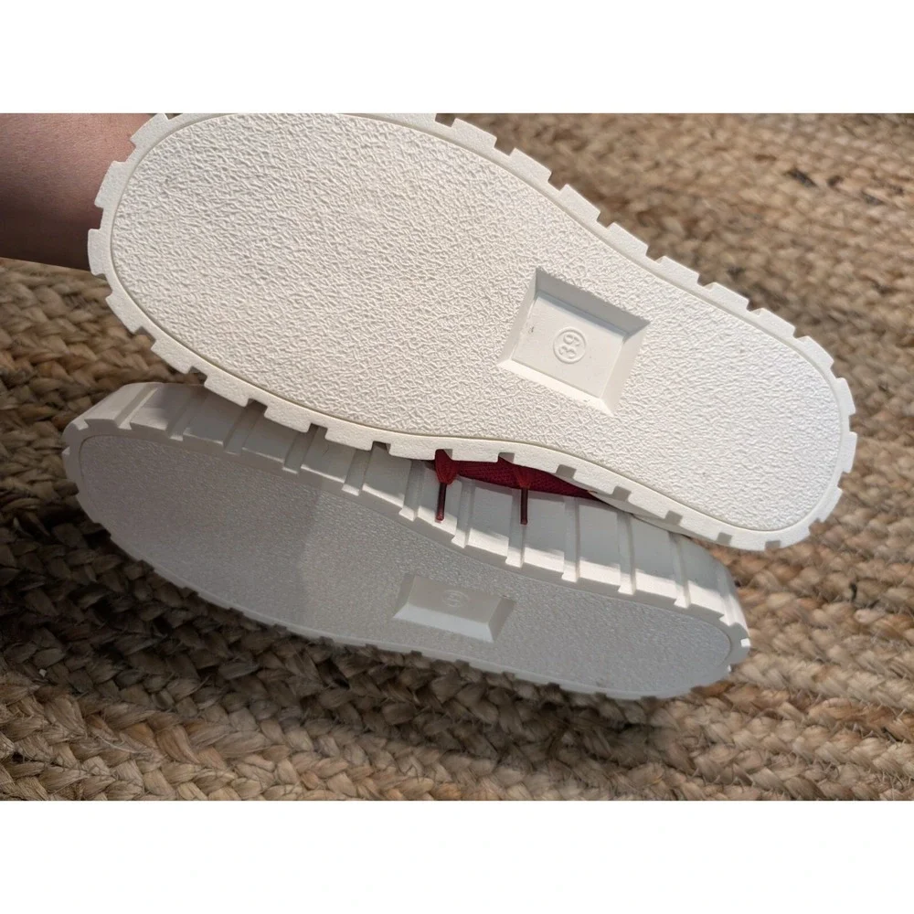 Red Flat Knitted Lace-up  Casual Walking Sneakers‎ NWOT Women's Size 39 / US 7